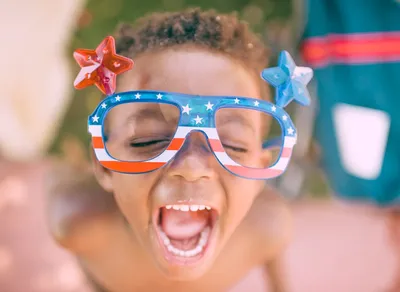 Spread Holiday Cheer with These Client-Friendly Wishes and Quotes 🎉