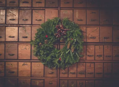 Spread Cheer with These Heartwarming Holiday Wishes for Your Closest Friends 🎉