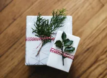 Spread Holiday Cheer with Hilarious and Heartfelt Wishes - Get Inspired with Funny Holiday Quotes 🎉🎄❤️